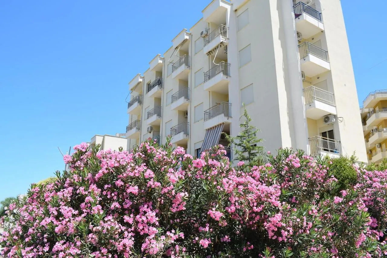 Horizon Apartments 3- 4 People Orikum